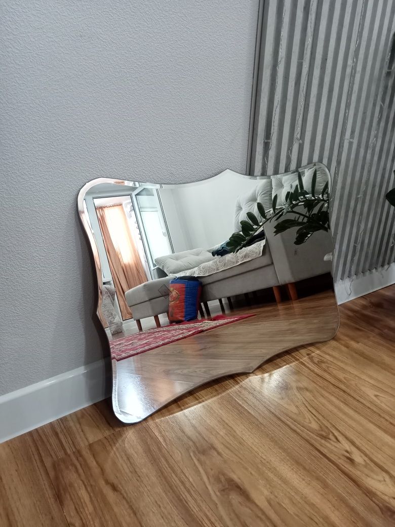 Продам зеркало в прихожую.