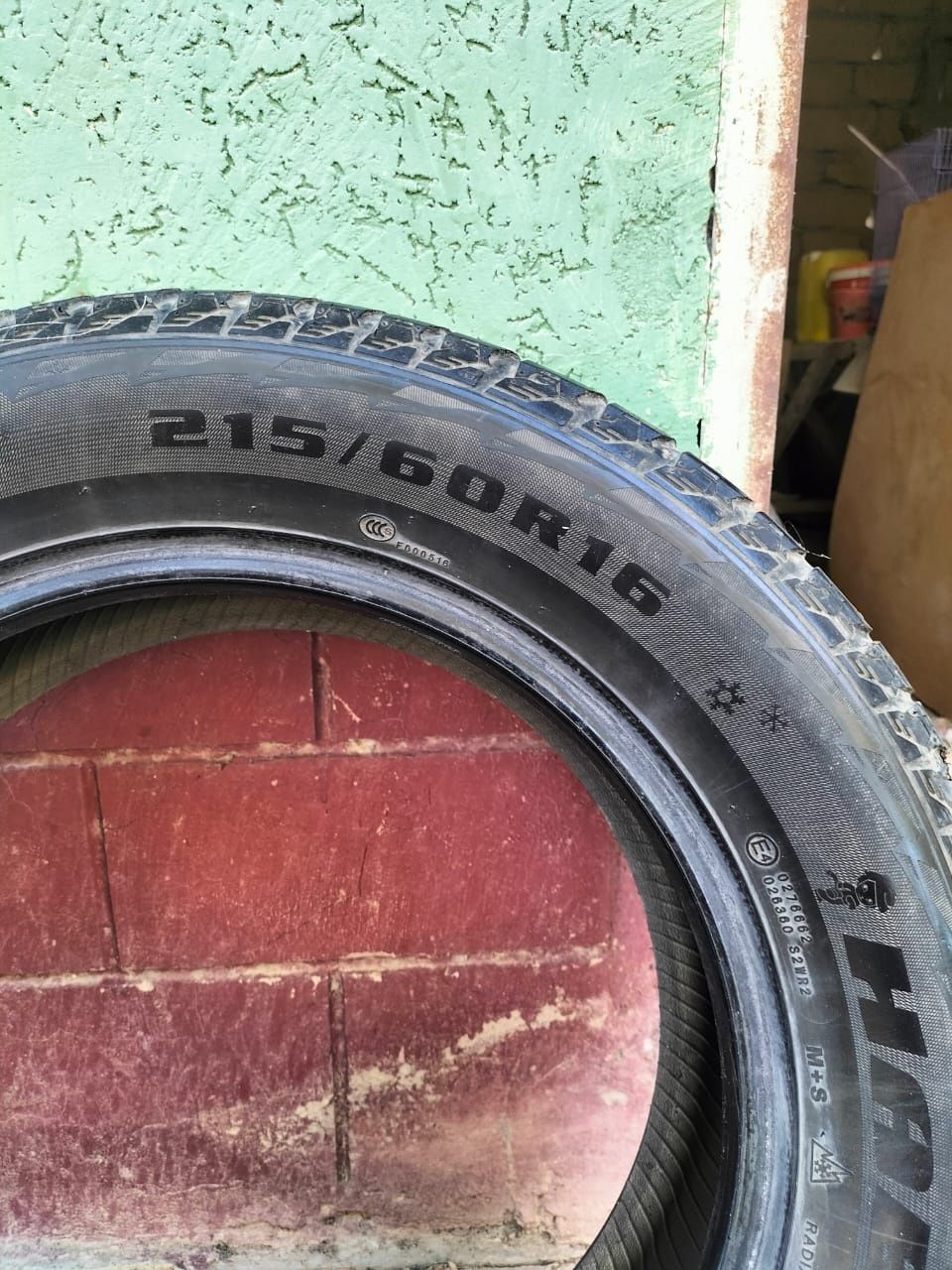 Зимние шины 215/60R 16