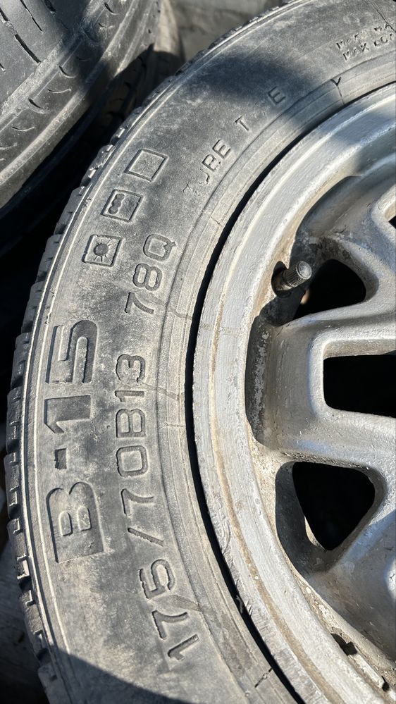 Диск литье в хорошом состоянии Ауди Целый