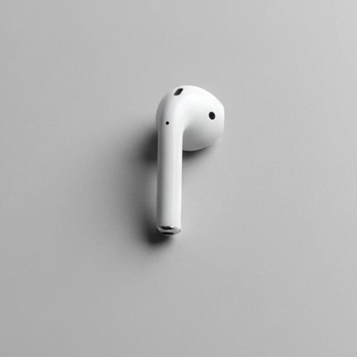 Продаю правый наушник Apple AirPods 2-го поколения (Модель A2032).
Иде