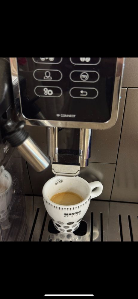 2.	Автоматична кафе машина De’Longhi Dinamica Plus – отлично състояние