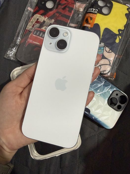 Vand Iphone 15 Blue 128 GB +4 huse cadou