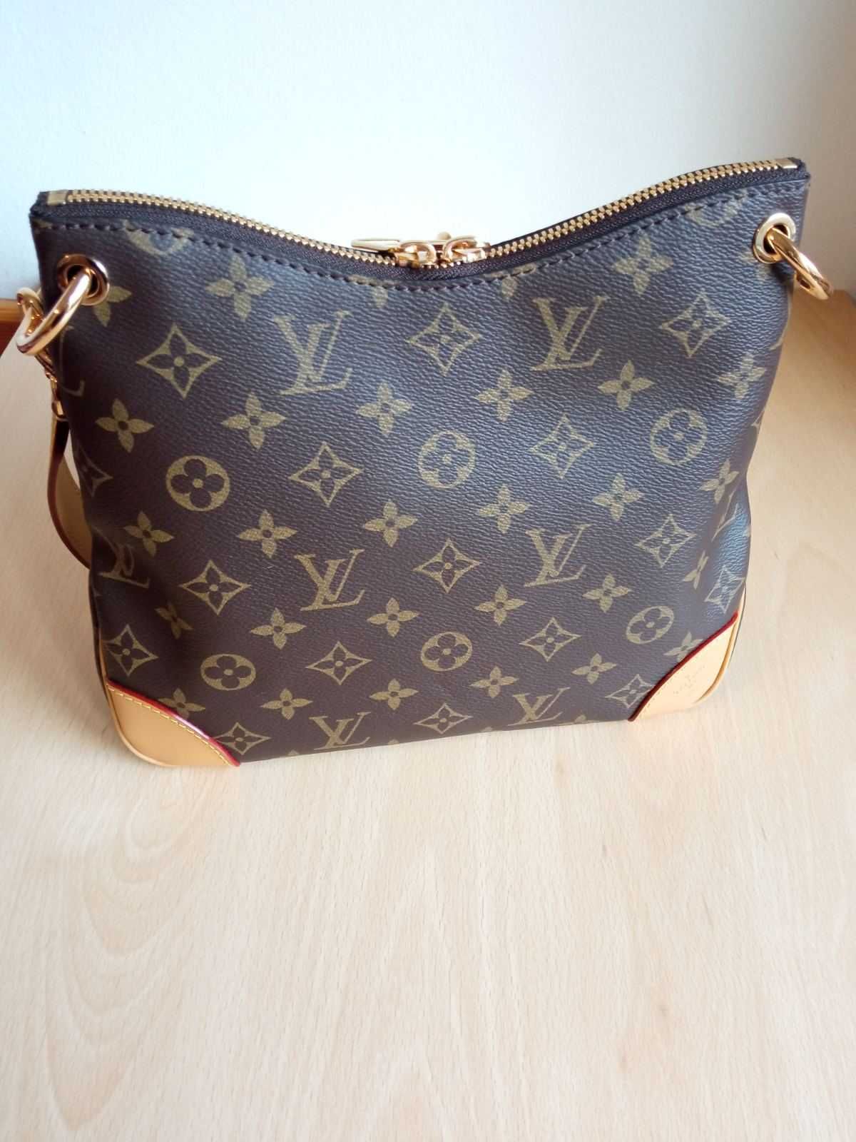 Geantă Monogram elegantă și funcțională Louis Vuitton pentru femei