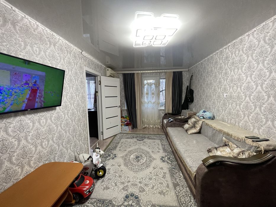 Продаём 2 клмнтаную квартиру на 3 мкр. на 3 этаже