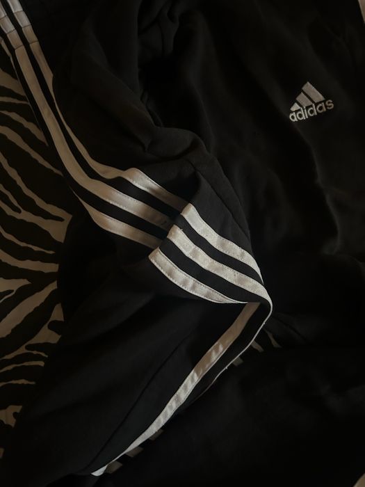Adidas 3 stripes
