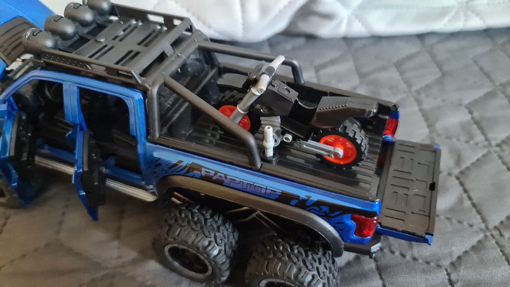 Умален колекционерски модел на Ford F150 Raptor 1:24 изцяло метална