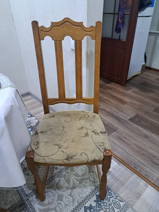 Продам круглый стол из дерева