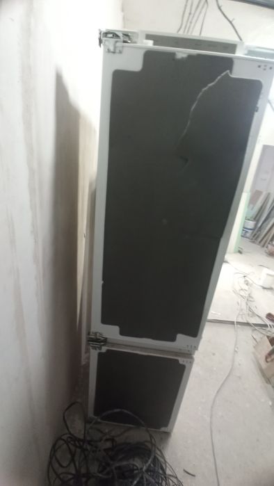 Продам холодильник встраиваемый Samsung