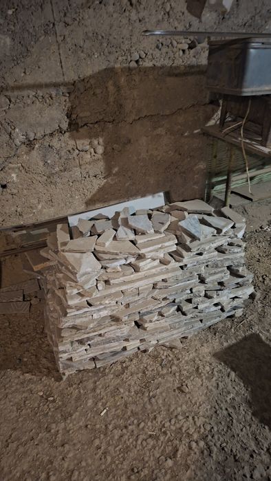 Продам все из дома плита ,плитка брекчия и др.