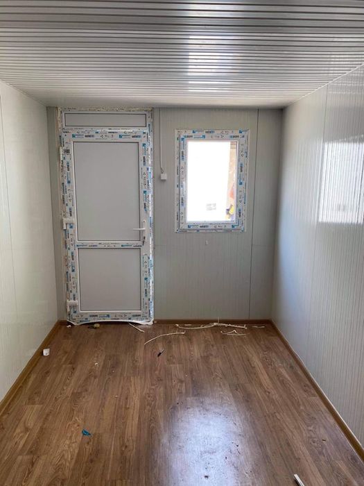 Vând container cu vitrina