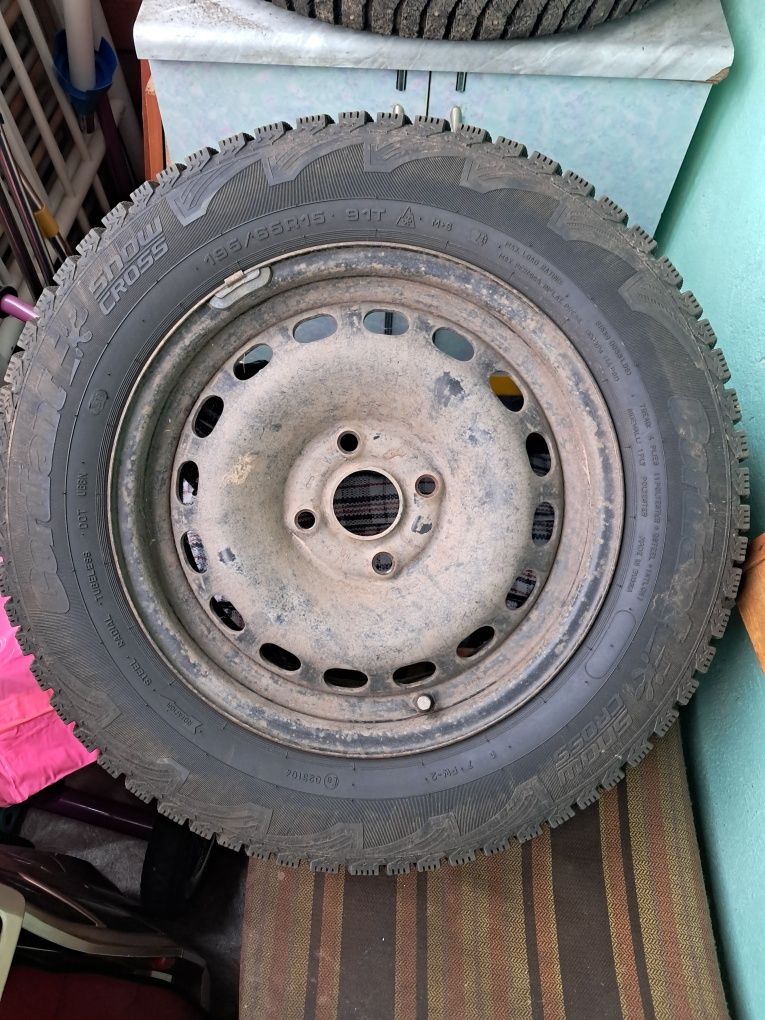 Продам зимние шины в сборе отличном состоянии на 195/65 R 15