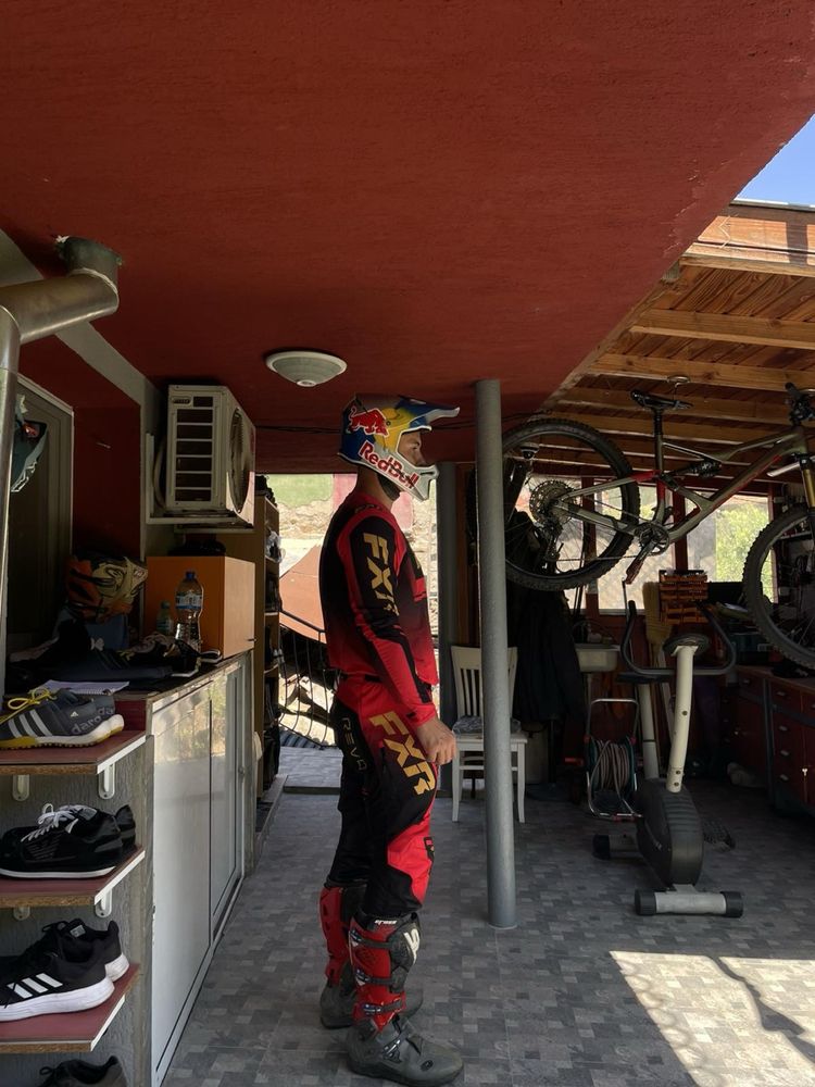 Каска Red Bull Rampage Custom