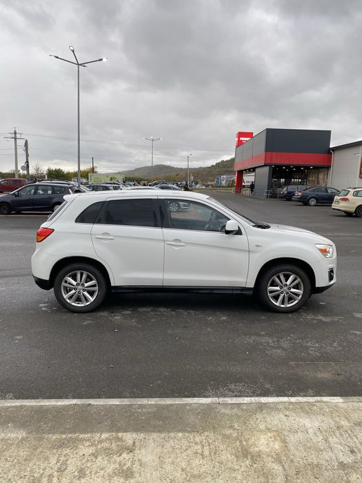 Vând mitsubishi asx