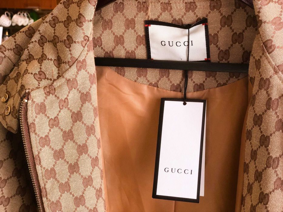 Преходно дамско сако