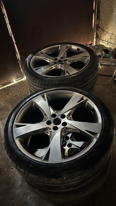 Genesis 265/40 R22 michelin