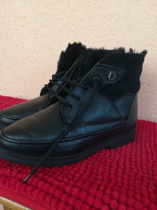 Ghete piele dama nr 37 blana Pesto