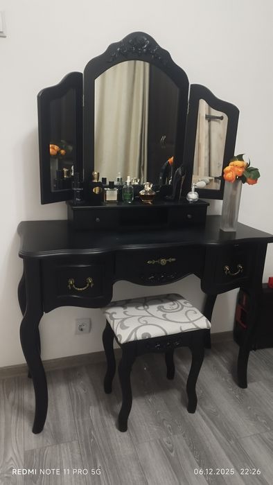 Masa  cosmetica /machiaj -lemn masiv