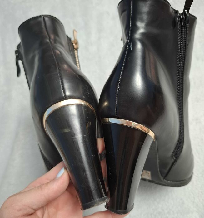 Ghete negre lucioase, cu toc patrat, 41