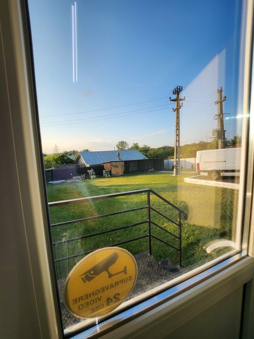 VÂND / Inchiriez HALĂ metalică demontabilă din PANOURI SANDWICH