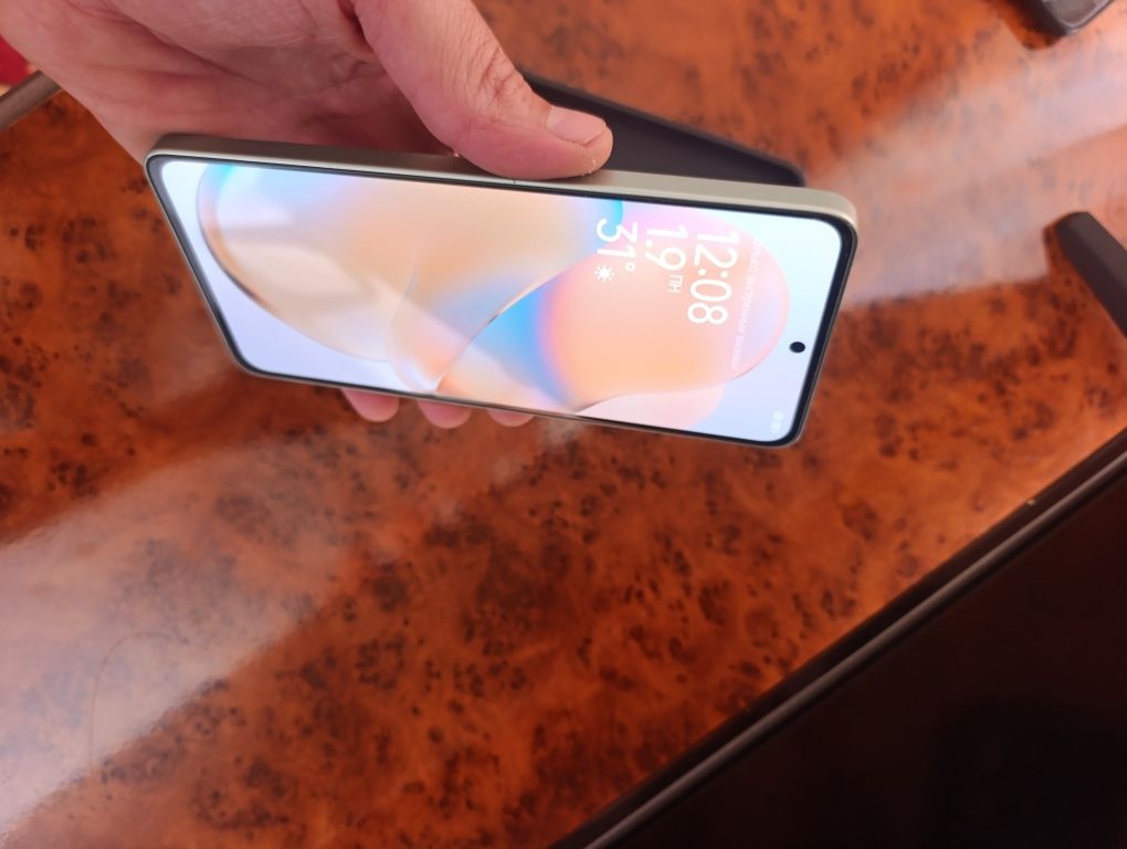 продам xiaomi redmi 13