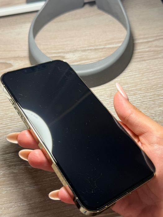 Iphone 13 PRO Gold 256 GB + подарък кейсове