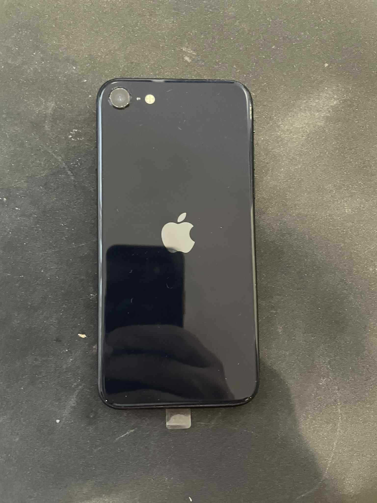 Iphone SE(2022), Midnight,64GB - Нова батерия, LCD диспей, лента сенз.