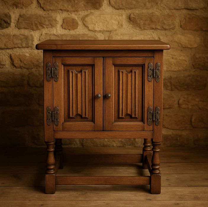 Антикварен шкаф Old Charm Furniture (Wood Bros, England)