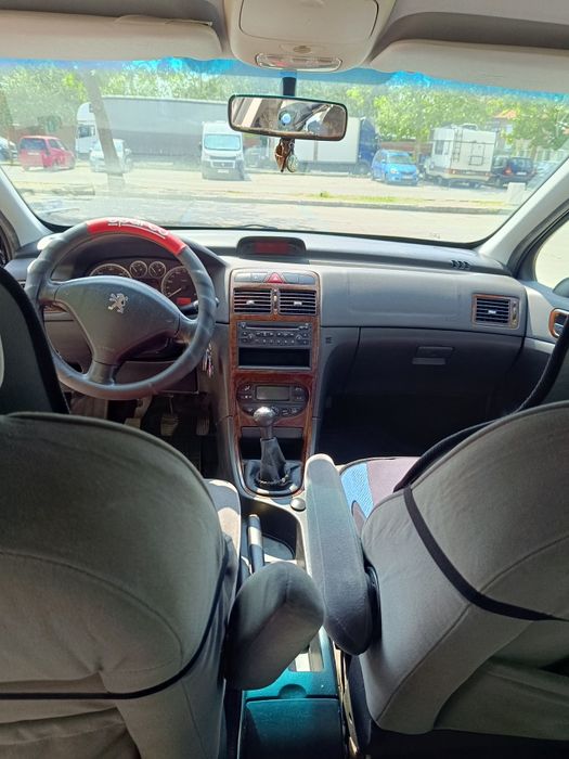 Автомобил Пежо 307