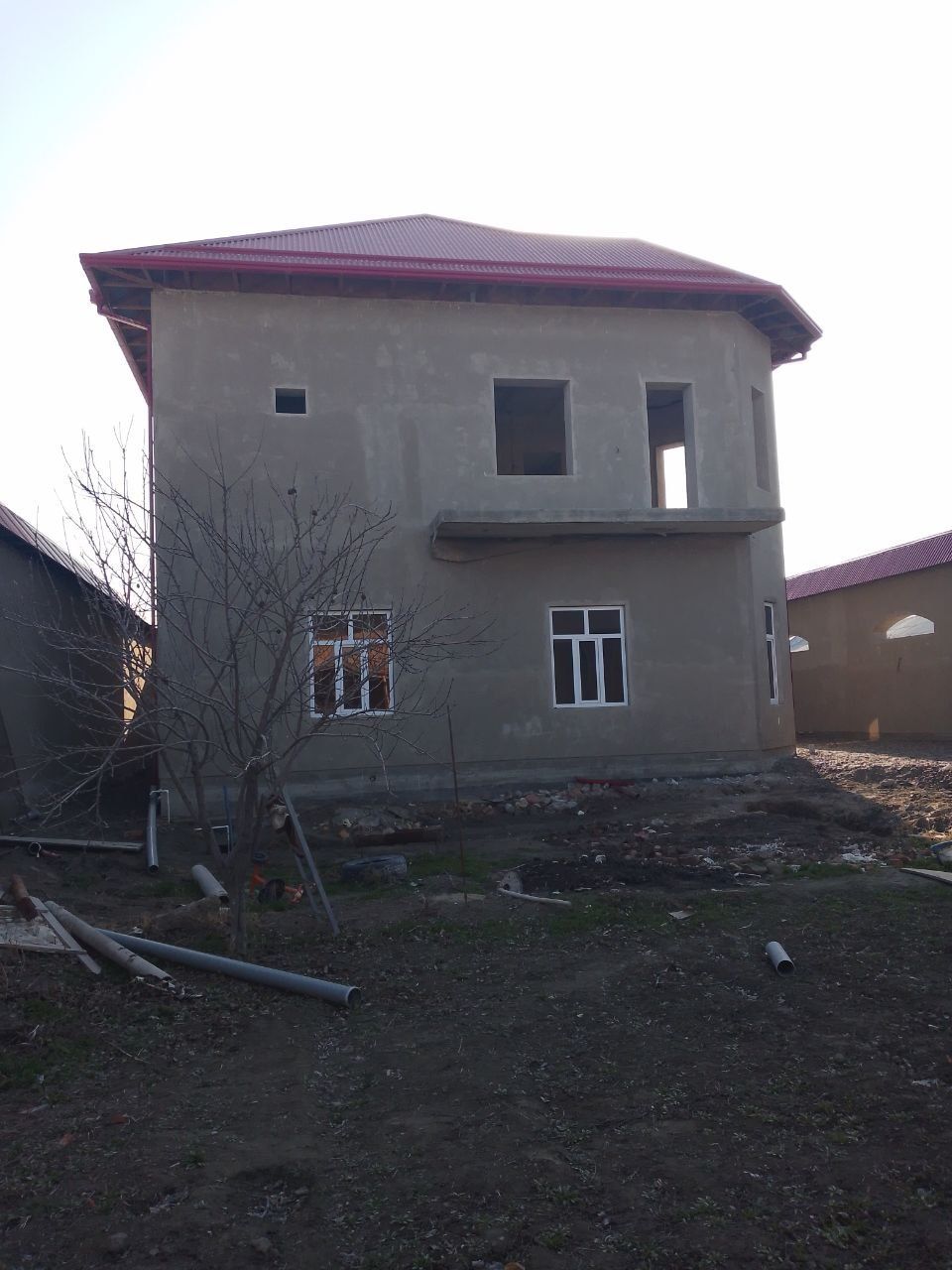 Hovli sotiladi 4.5 sotiqli