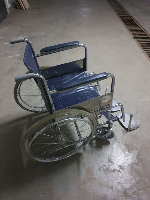 Продаю инвалидную коляску