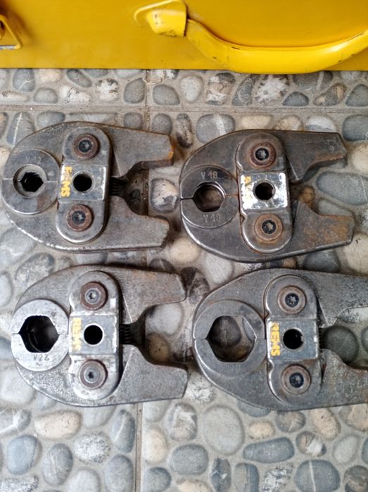 Presa sertizare REMS 22v