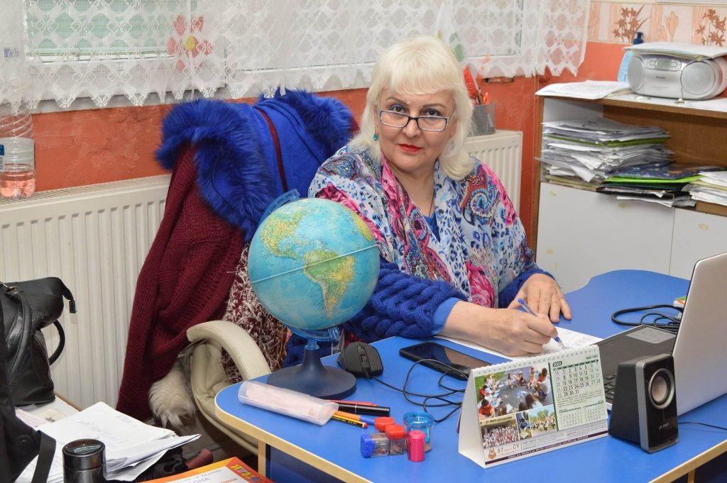 Преподавам уроци по Бел и Математика и подготвям за първи клас.