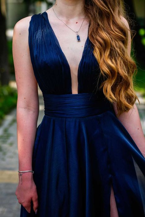 Бална рокля с презрамки на гърба и омбре преливка на цветовете