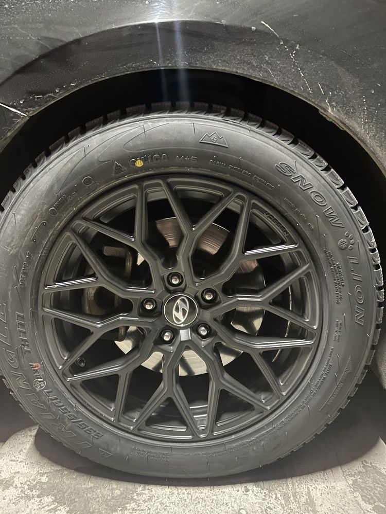 Продаются диски Vossen R17 с зимней резиной Triangle.