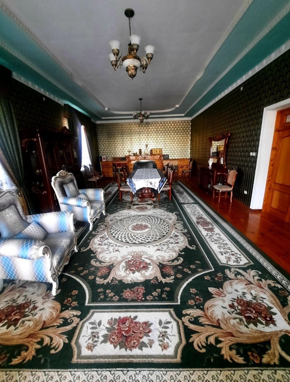 Коттедж 8,5 сотка 400+100м2 3 этаж Кибрай центр Qibray markaz