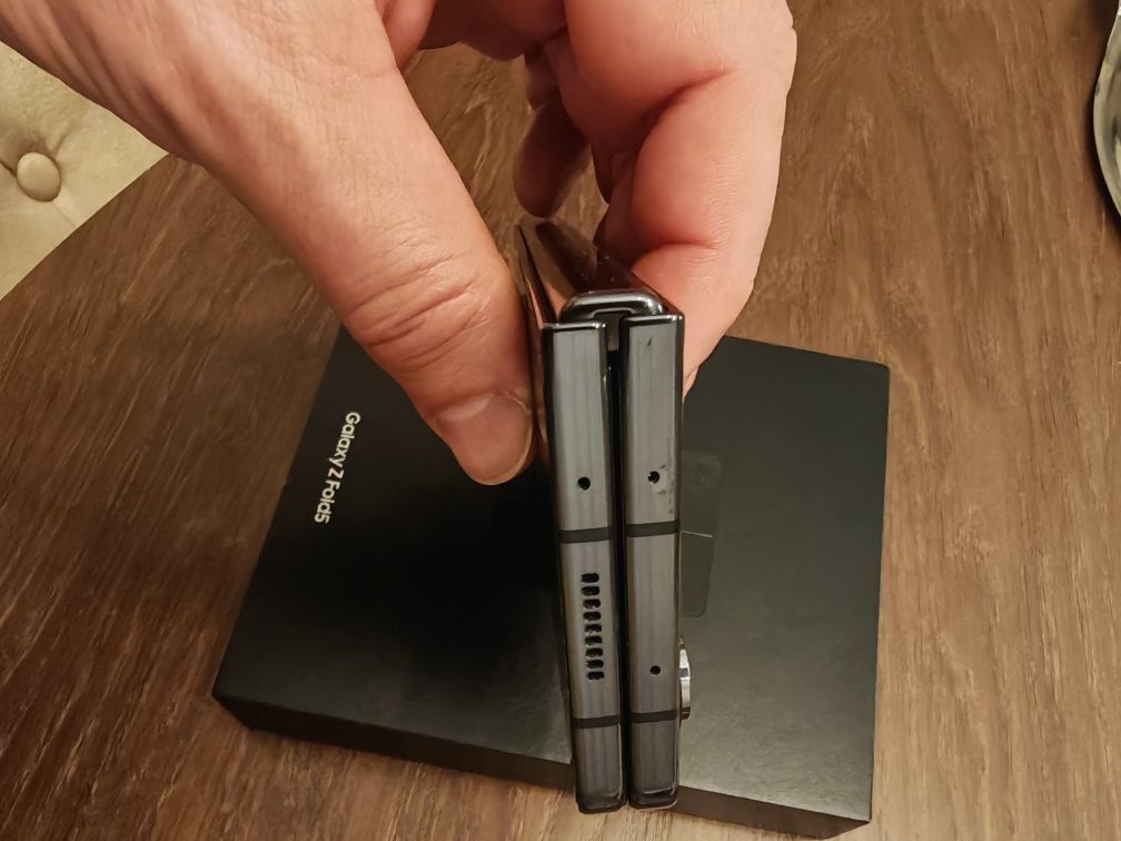 Samsung Galaxy Z Fold 5 5G 256GB 12RAM Black с 2 г. гаранция