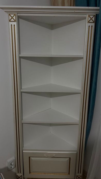 Продам стеллаж , компьютерный стол ! В хорошем состоянии !