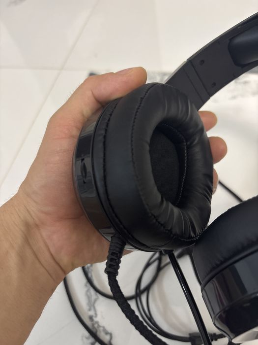 Casti gaming cu microfon