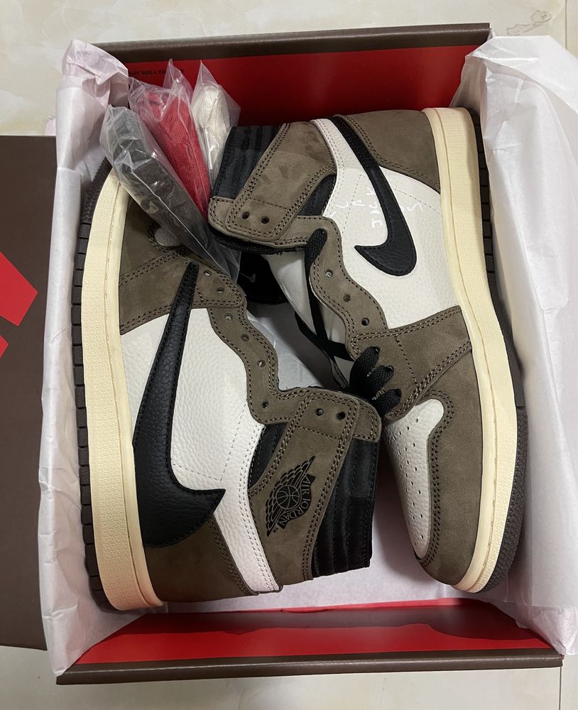 Air Jordan 1 Retro High x Travis Scott Mocha