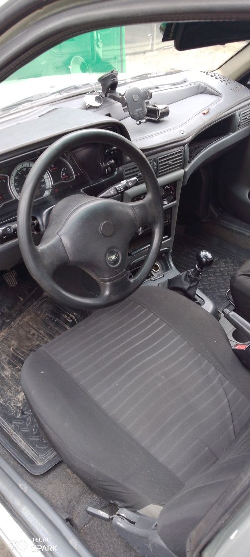 Nexia Daewoo.    1