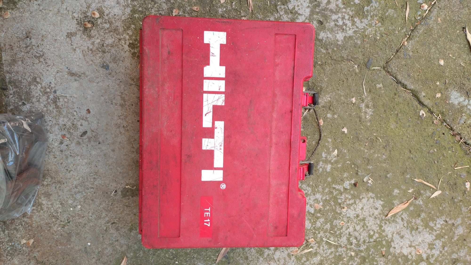 Продавам мелачка за грозде,бормашина Hilti,гаечни ключове от 32 до 50