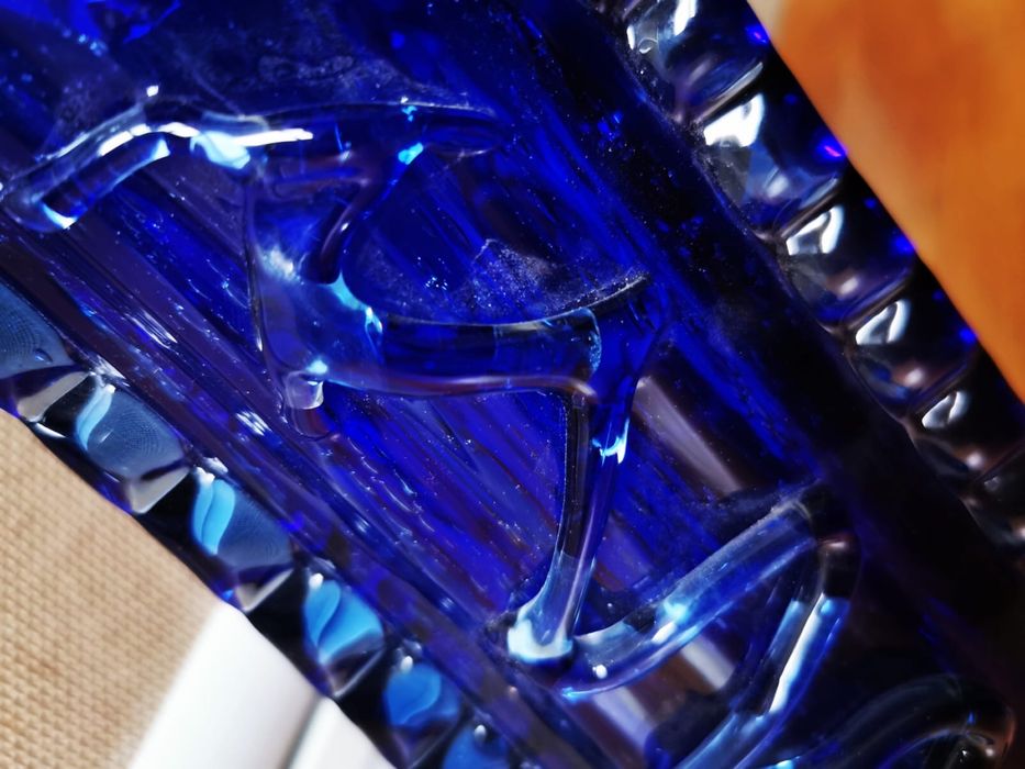 Антикварна кобалтово синя стъклена ваза ръчна духано стъкло орнаменти