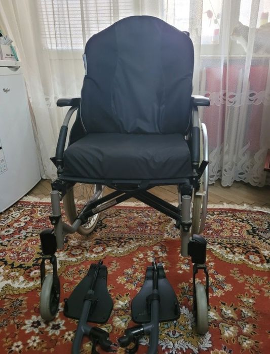 Scaun cu rotile pliabil