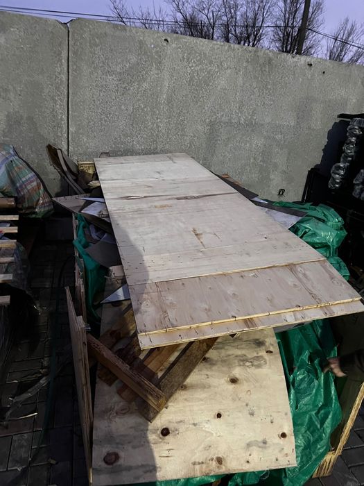 Дрова пару поддонов много панелей который можно  как дрова отдам даром