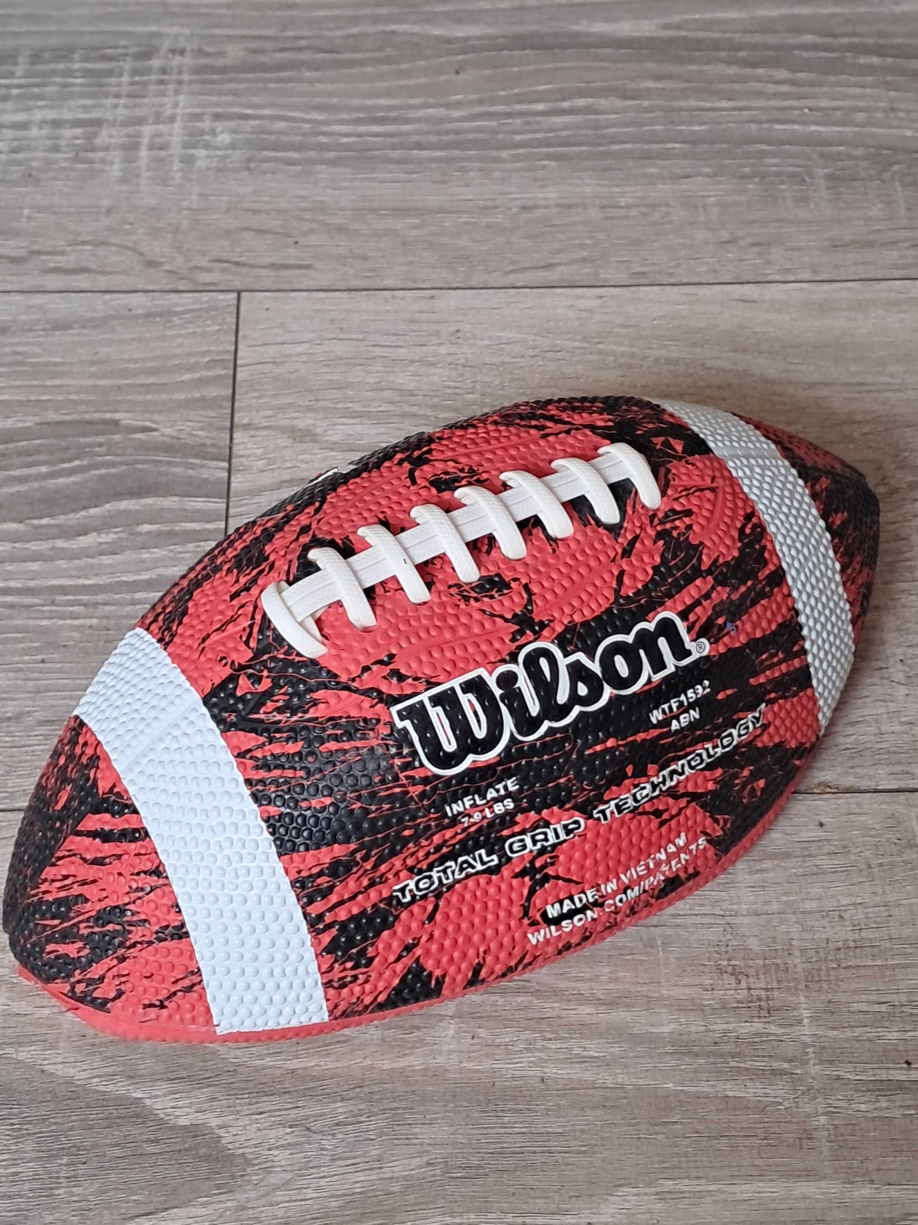 Ръгби топка Wilson цвят червен чисто нова
