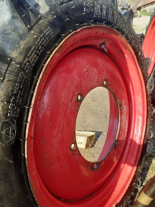 Vând jante tractor dtc cu cauciucuri noi 8,3 r 24.