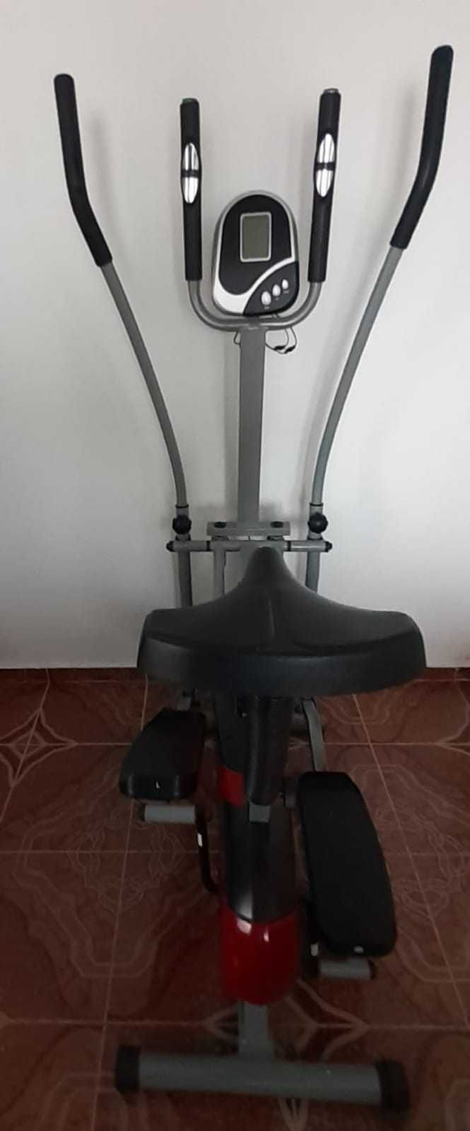 Vând bicicleta fitness eliptica folosită de 5-6 ori.