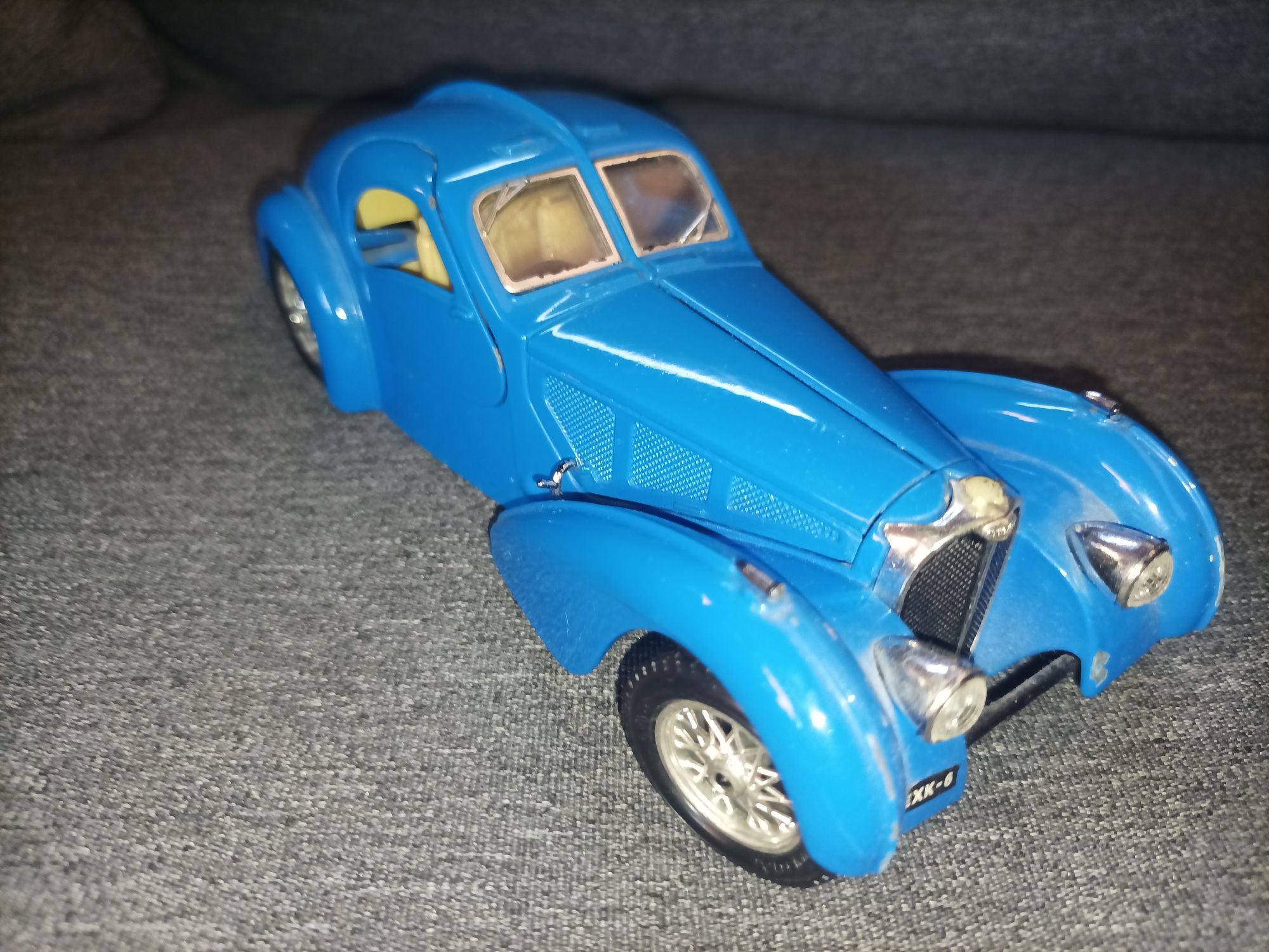 Продавам Bugatti Atlantic 1936 1/24 Burago