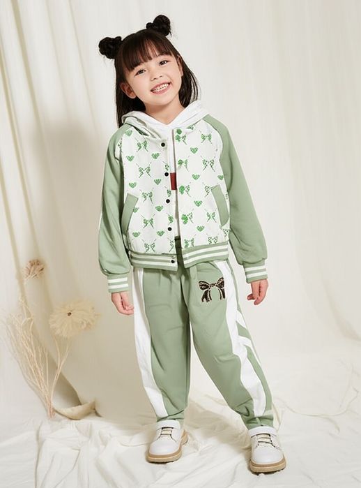 Kuzgi va bahorgi qizlar uchun troʻyka