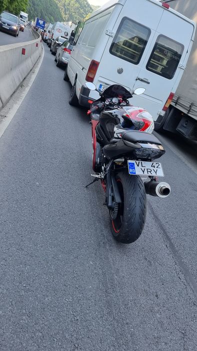 Vând yamaha yzf r6
